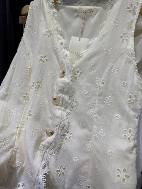 Embroider V-neck Cotton Vest With Lace Border